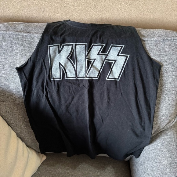 Kiss Size S Unisex sleeveless t-shirt. Black with Gray Writing. - Picture 7 of 9